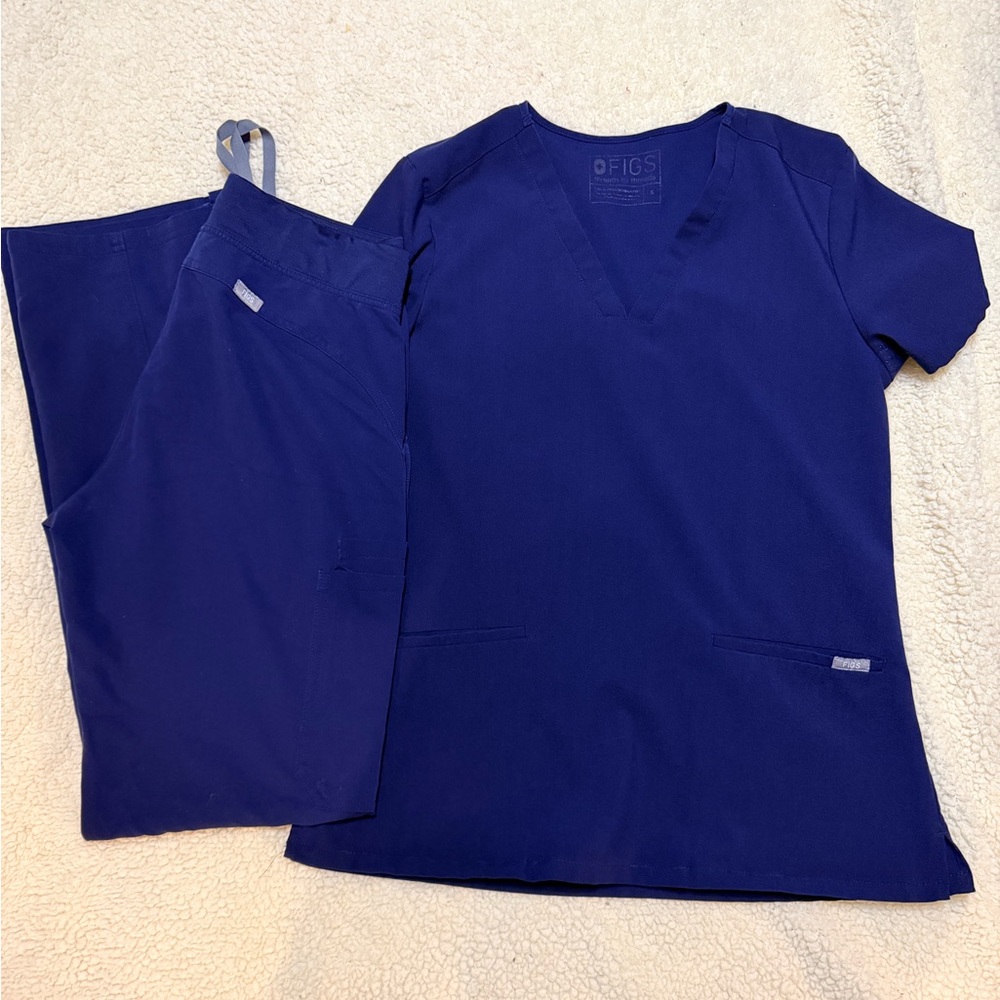 Figs Navy Small Scrub Top and Small Tall Bottoms